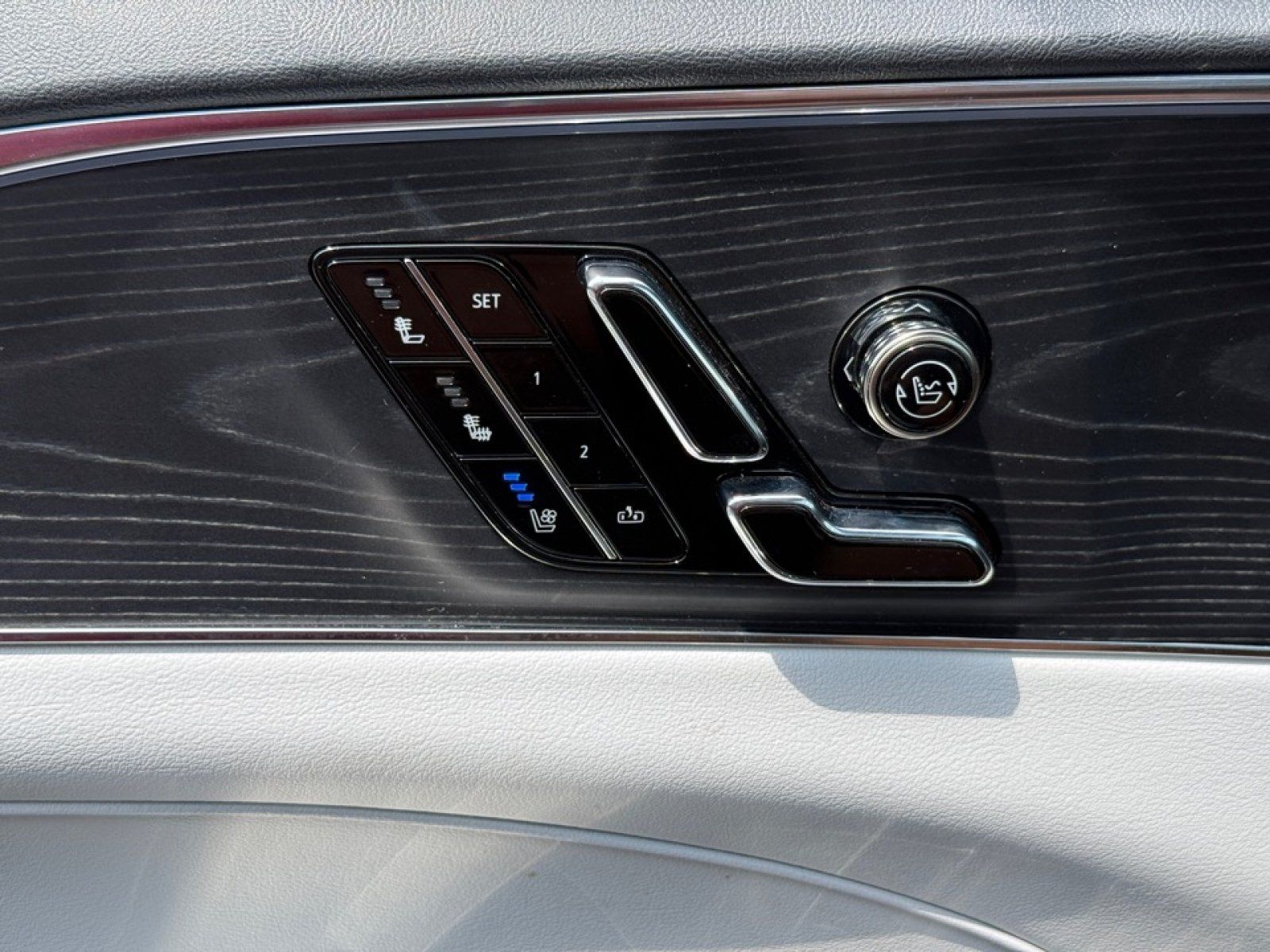 Used 2024 Cadillac Lyriq Sport AWD/4WD image 39