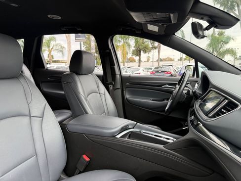 Used 2024 Buick Enclave Premium image 21