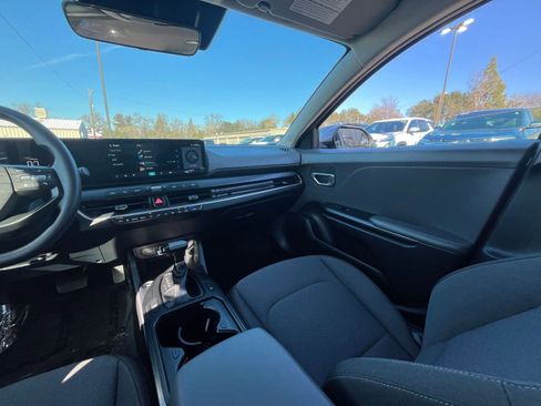 Used 2025 Kia K4 LXS image 34