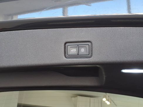 Certified 2025 Audi Q5 Premium w/ Convenience Package AWD/4WD image 11