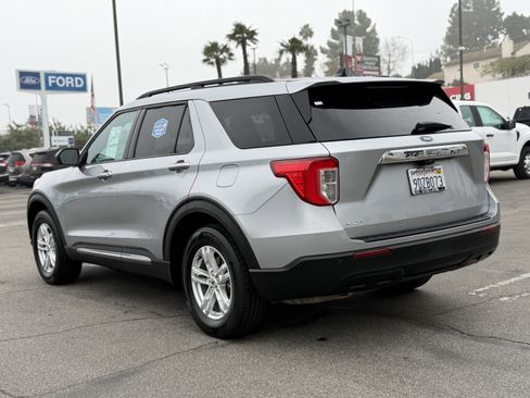 Certified 2022 Ford Explorer XLT image 5
