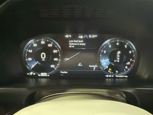 Used 2018 Volvo XC90 T6 Momentum w/ Momentum Plus Package image 16