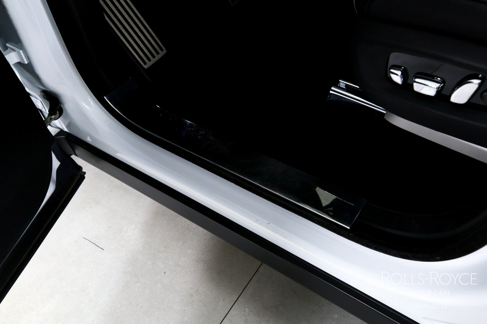 Used 2024 Rolls-Royce Cullinan AWD/4WD image 17