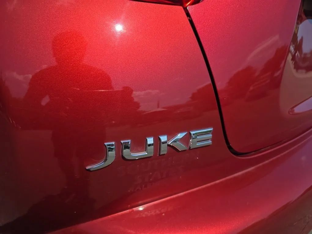 Used 2012 Nissan Juke S FWD image 11