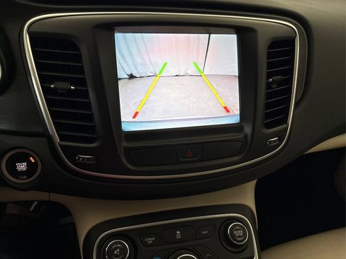 Used 2017 Chrysler 200 Limited Platinum FWD image 40