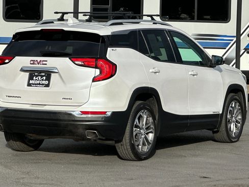 Used 2020 GMC Terrain SLT w/ Preferred Package image 4