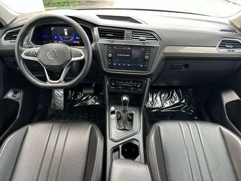 Used 2022 Volkswagen Tiguan SE image 15