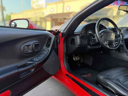 Used 2000 Chevrolet Corvette Coupe w/ Memory Pkg RWD image 14