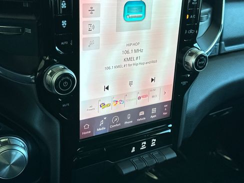 Used 2025 RAM 1500 Laramie image 31