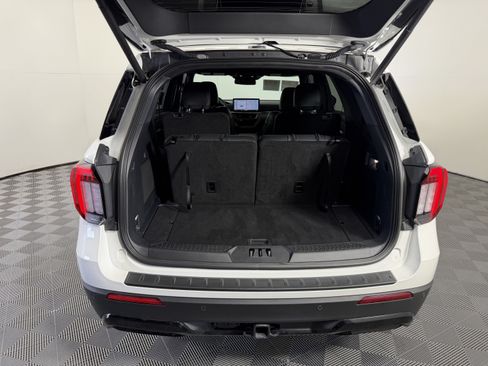 Certified 2025 Ford Explorer ST-Line w/ Premium Package RWD image 12