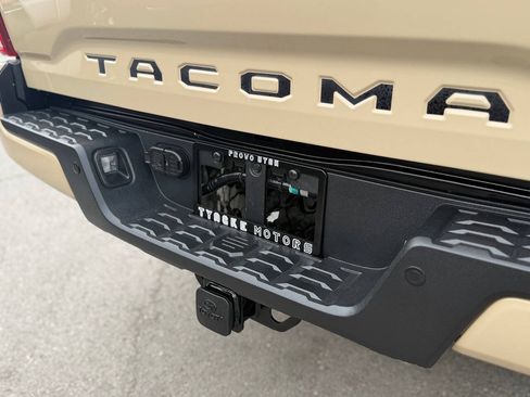 Used 2018 Toyota Tacoma TRD Off-Road w/ Technology Package AWD/4WD image 55