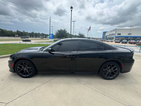 Used 2022 Dodge Charger R/T w/ Plus Group RWD image 5