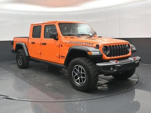 Used 2025 Jeep Gladiator Rubicon w/ Convenience Group AWD/4WD image 1