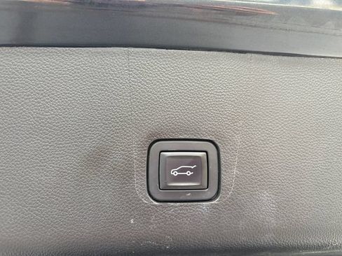 Used 2019 Chevrolet Traverse LT w/ LT Premium Package FWD image 18