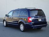 Used 2015 Chrysler Town & Country Touring image 5