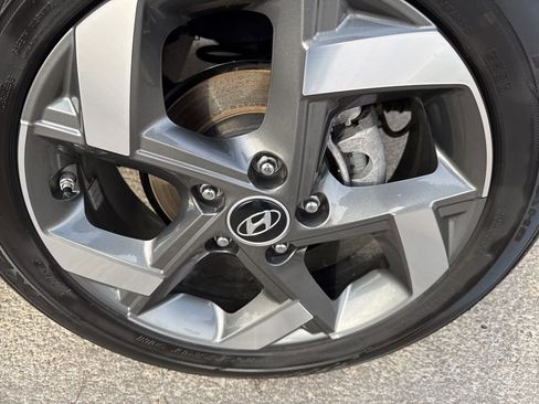 Used 2025 Hyundai Venue SEL image 28