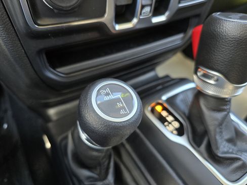 Used 2022 Jeep Wrangler Unlimited Sport image 27