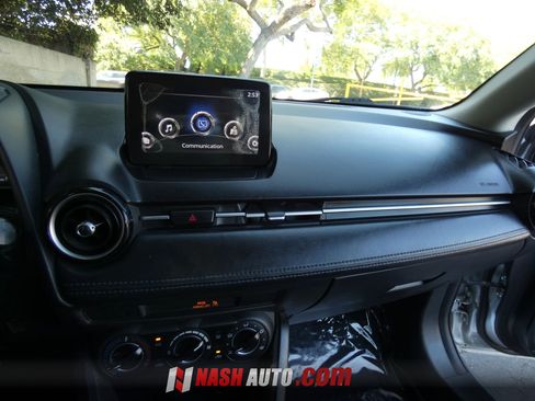 Used 2019 Toyota Yaris LE FWD image 48