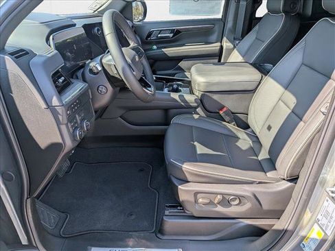 New 2025 Chevrolet Suburban Premier image 15