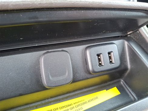 Used 2020 GMC Yukon Denali w/ Denali Premium Package image 28