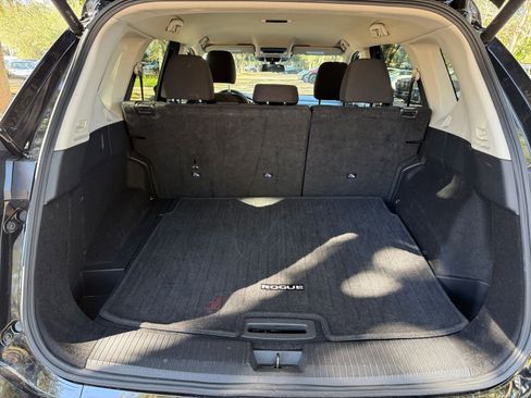 Used 2025 Nissan Rogue SV image 25