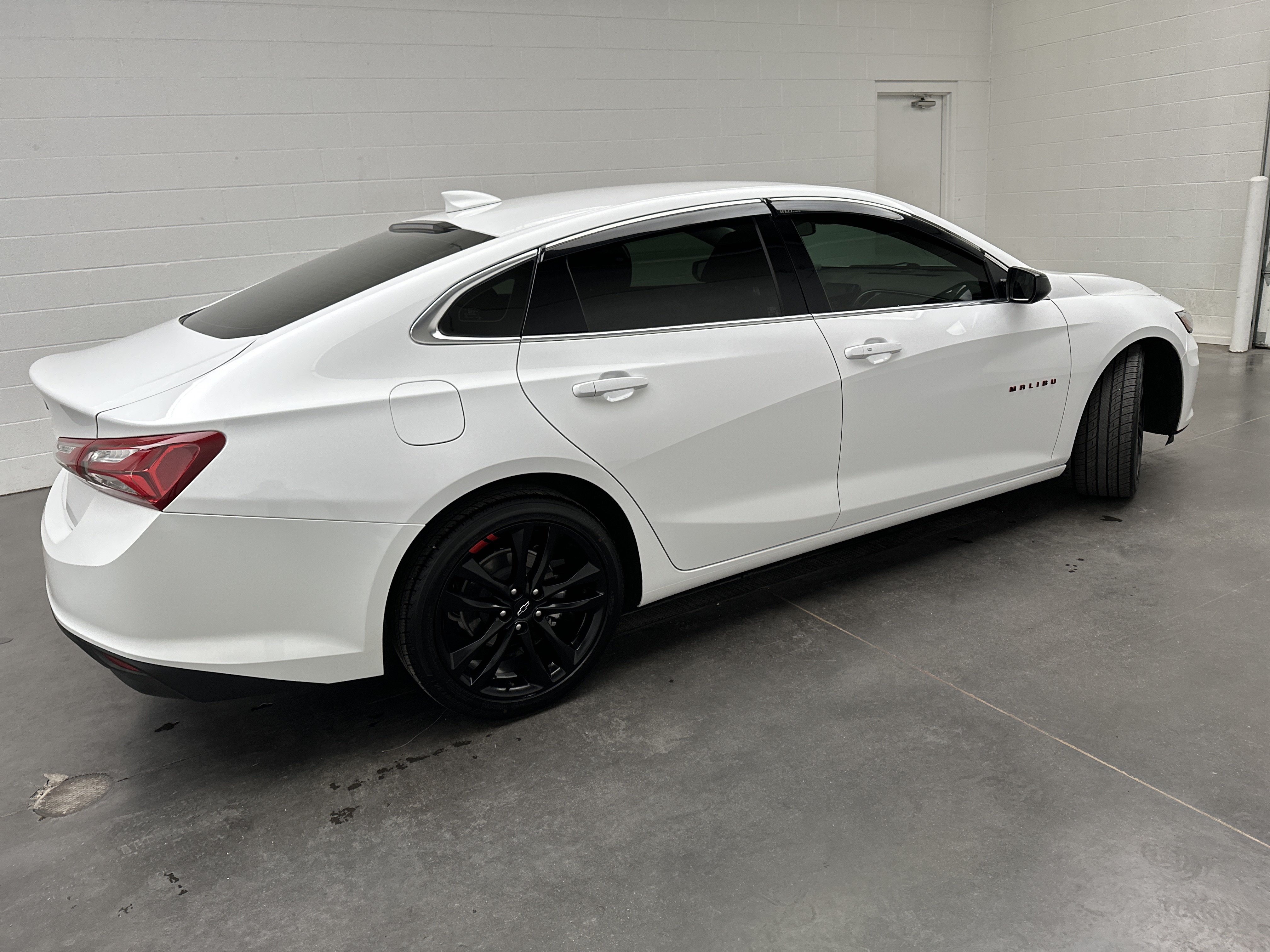 Used 2022 Chevrolet Malibu LT w/ Redline Edition FWD image 8