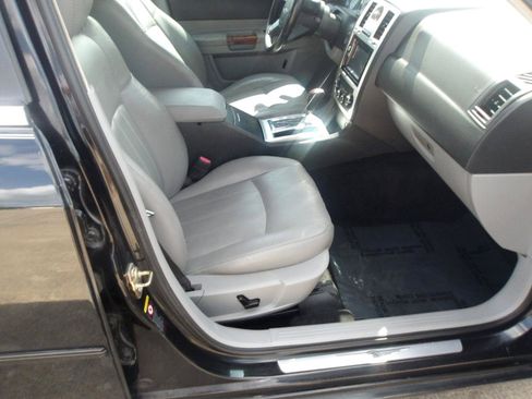 Used 2006 Chrysler 300 C w/ Protection Group II RWD image 9