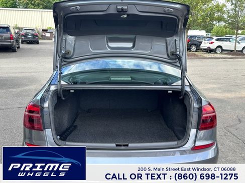 Used 2018 Volkswagen Passat 2.0T R-Line FWD image 13