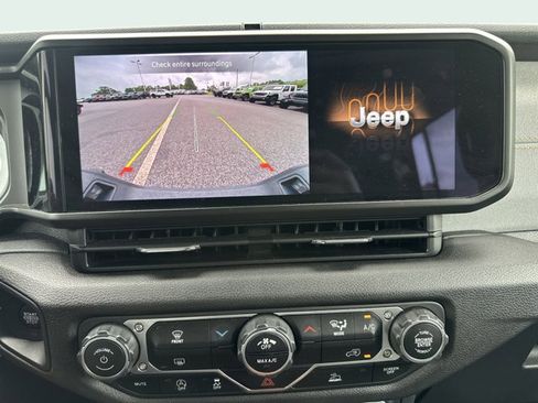 Certified 2024 Jeep Gladiator Sport image 21