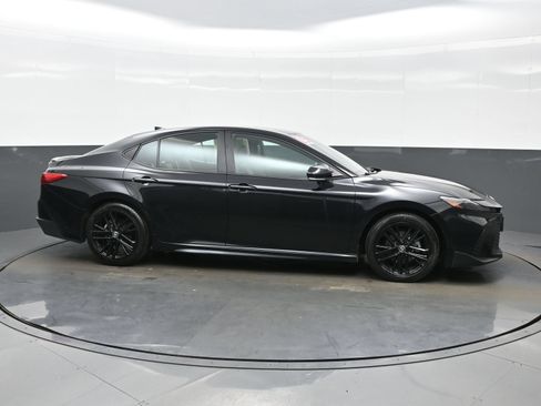 Used 2025 Toyota Camry SE FWD image 7