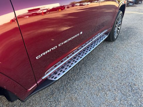 New 2026 Jeep Grand Cherokee L Summit AWD/4WD image 12