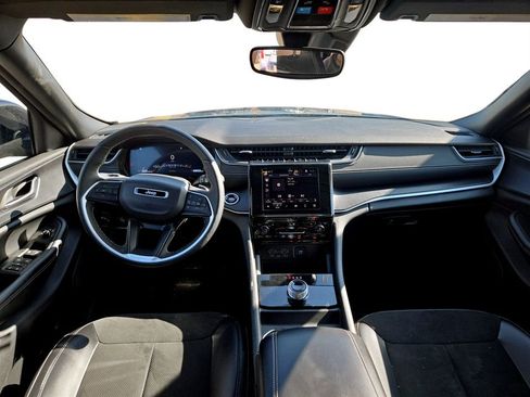 Used 2024 Jeep Grand Cherokee L Laredo image 13