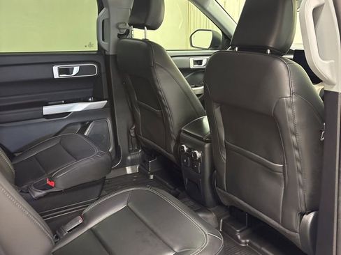 Used 2022 Ford Explorer XLT w/ Equipment Group 202A AWD/4WD image 32