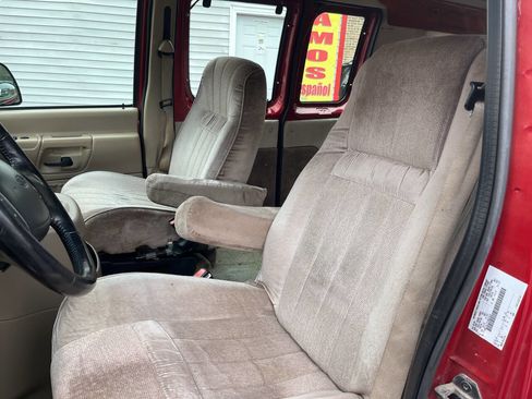 Used 2000 Ford E-150 and Econoline 150 image 9