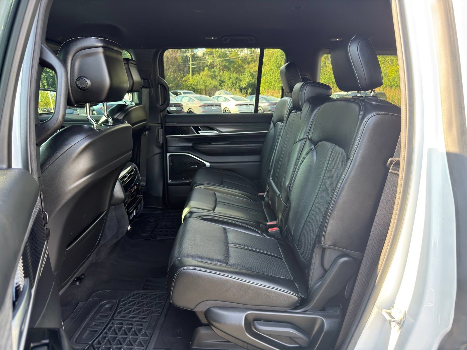 Used 2024 Jeep Wagoneer Series II w/ Flexible Seating Group AWD/4WD image 25