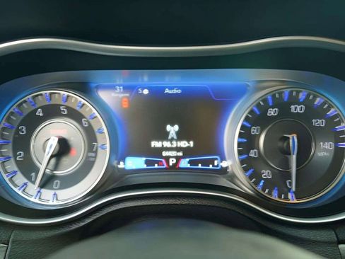 Used 2021 Chrysler 300 Touring L image 39