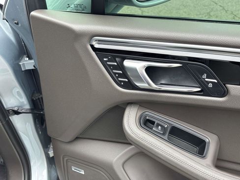 Used 2022 Porsche Macan image 17