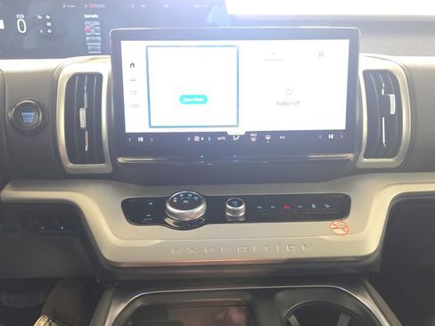 Certified 2025 Ford Expedition Active AWD/4WD image 23