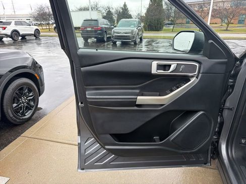 Used 2021 Ford Explorer XLT w/ Equipment Group 202A image 21