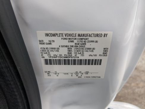 Used 2021 Ford F750 2WD Regular Cab Super Duty image 23