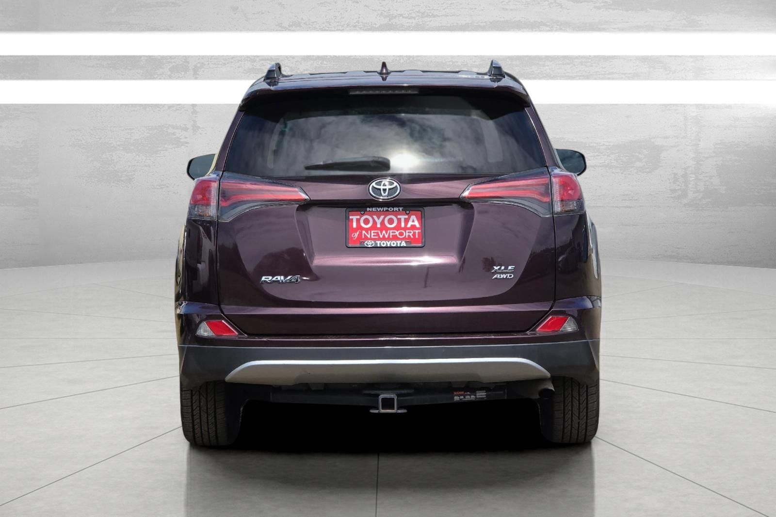 Used 2017 Toyota RAV4 XLE AWD/4WD image 5
