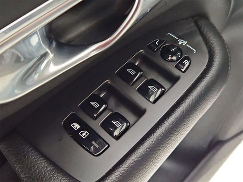 Used 2020 Volvo XC90 T6 Momentum image 17