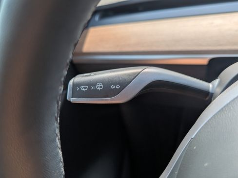 Used 2022 Tesla Model Y Performance AWD/4WD image 26