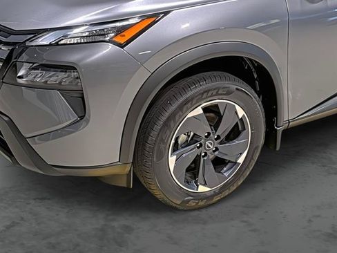 Used 2025 Nissan Rogue SV AWD/4WD image 9