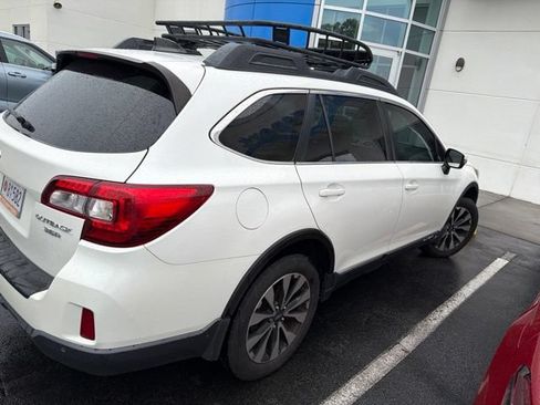 Used 2017 Subaru Outback 3.6R Limited AWD/4WD image 4