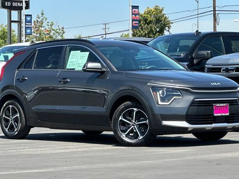 Used 2023 Kia Niro EX FWD image 2