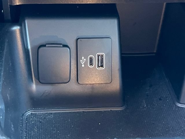 Used 2025 Ford Explorer Active w/ Active Comfort Package AWD/4WD image 31