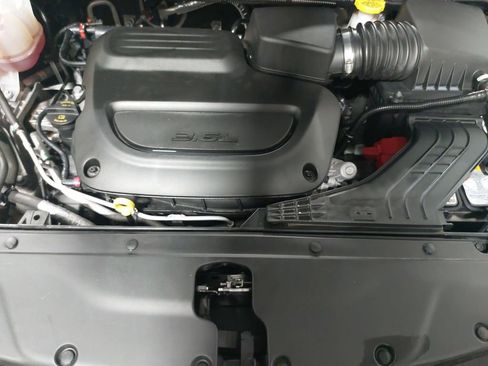 Used 2024 Chrysler Pacifica Touring-L image 32