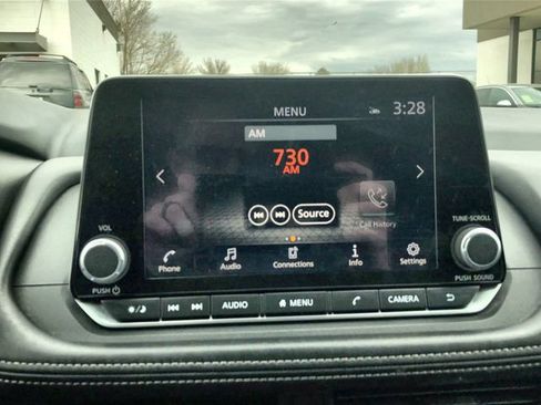 Used 2025 Nissan Rogue SV image 16