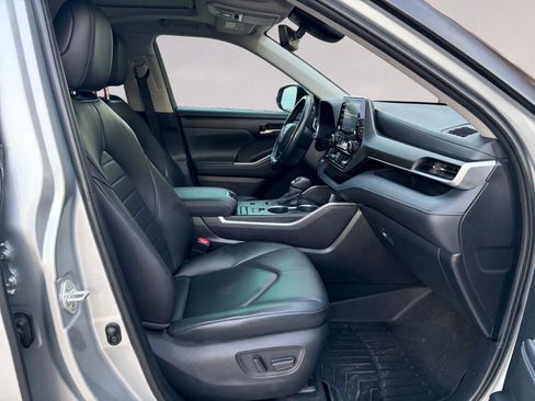Used 2020 Toyota Highlander XLE image 15